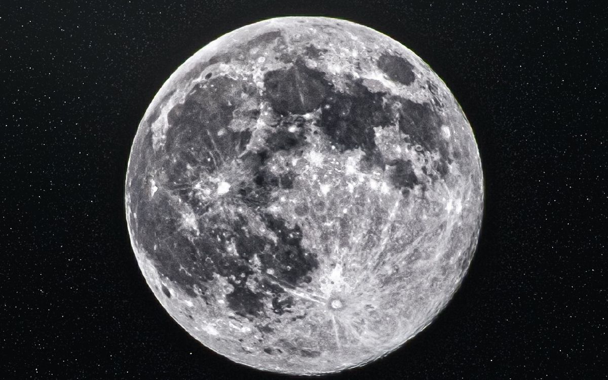 À Coatréven, il a capturé la Super Lune : « Un moment rare où l’univers nous rappelle à quel point il peut être grandiose »