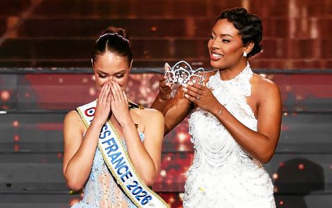 Hinaupoko Deveze avec Angélique Angarni-Filopon, Miss France 2025, samedi soir à Amiens.