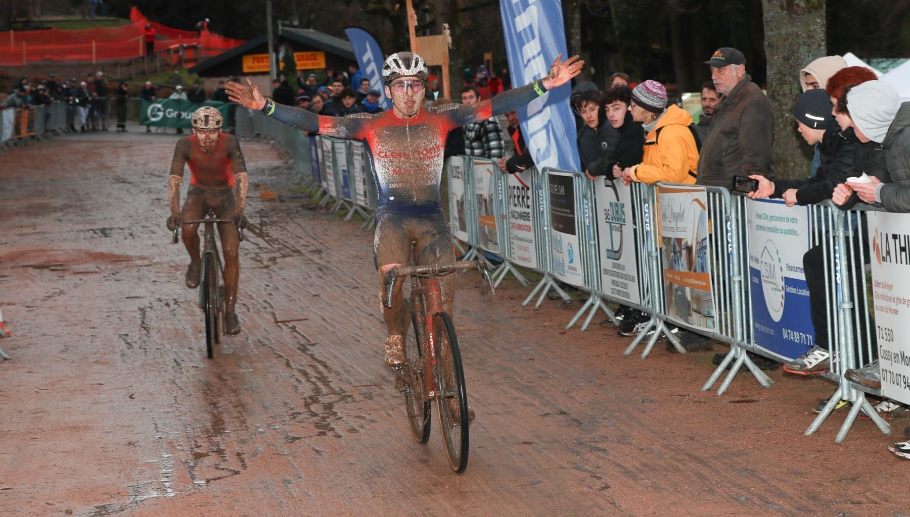 Une histoire de coup d’épaule pour arbitrer un beau duel - Actualité