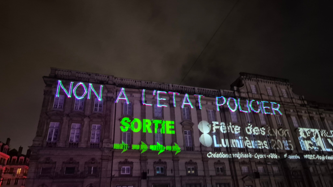 un élu écologiste cautionne les messages anti-police projetés pendant la Fête des Lumières à Lyon