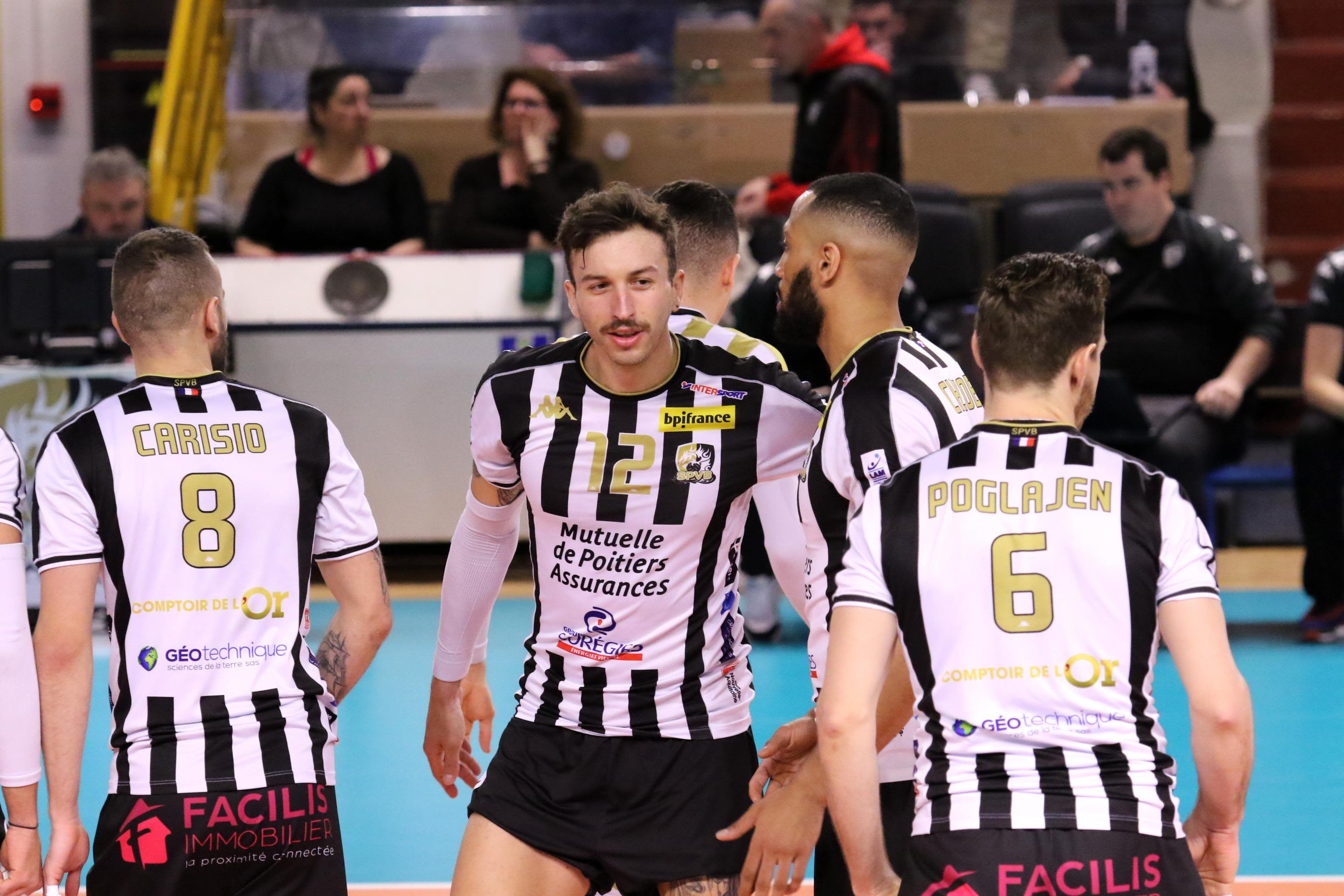 Voulkidis avait porté le maillot du Stade Poitevin lors de la saison 2021-2022.