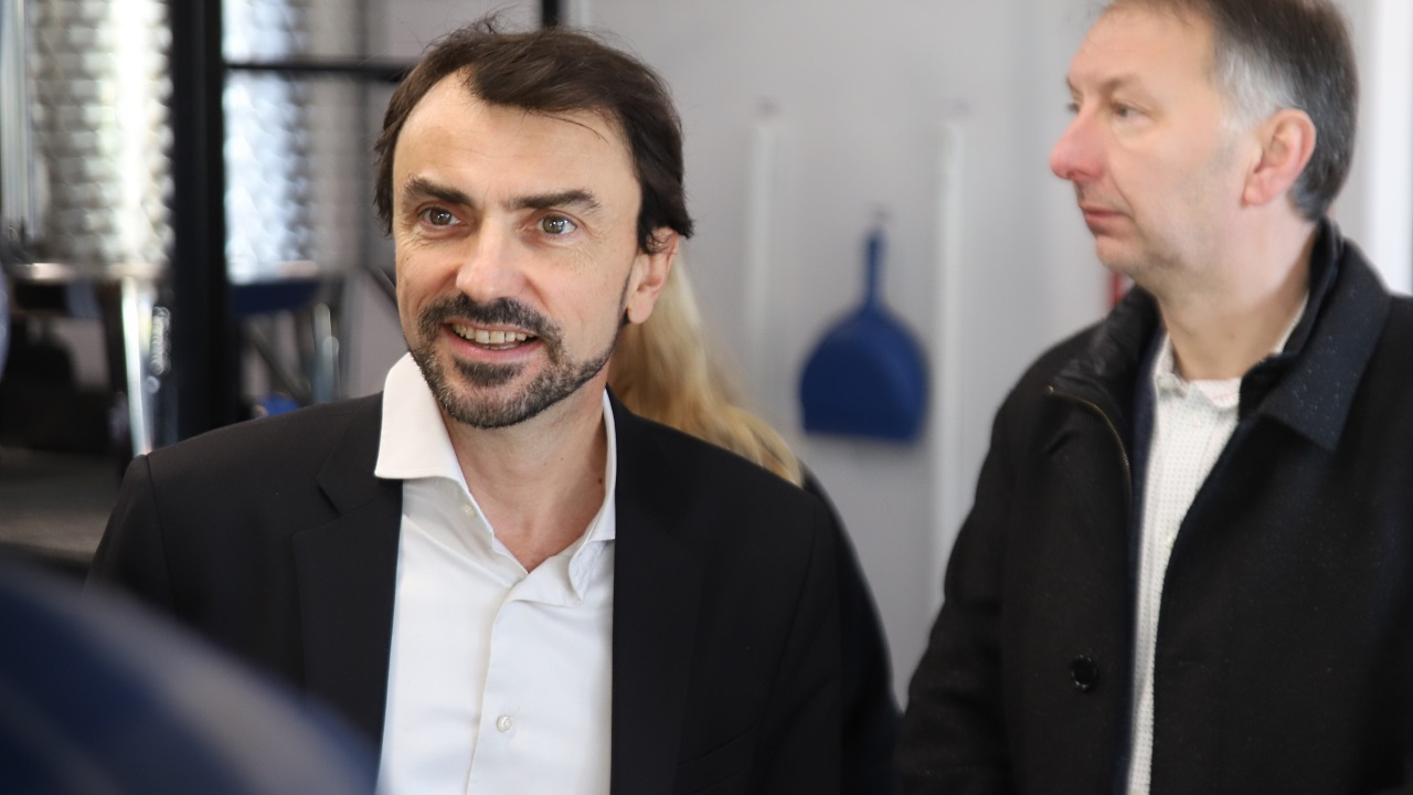 Grégory Doucet présente ses premières propositions pour “une ville facile à vivre”