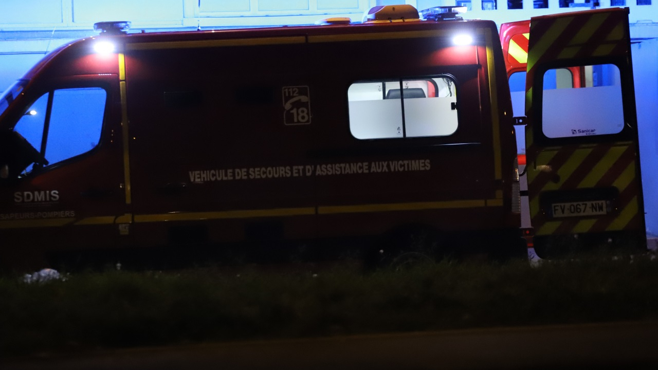 il traverse l'A89 à pied après un accident, un homme mortellement percuté