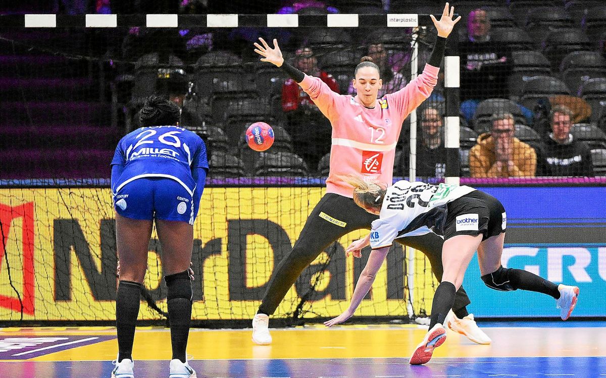 Championnes du monde en titre, les Bleues chutent face à l’Allemagne aux portes de la finale