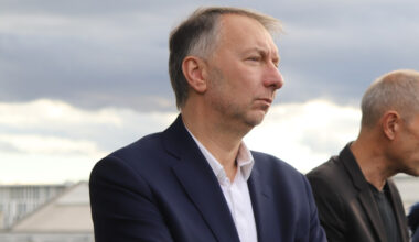Bruno Bernard rend hommage aux victimes en ouverture du conseil métropolitain