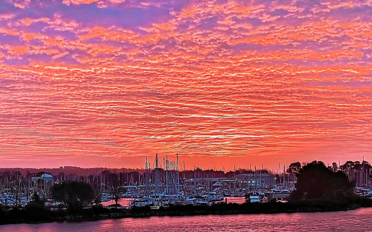 L’Œil du photographe dans le pays de Concarneau : un lever de soleil flamboyant