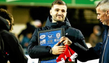« C’était la première fois qu’on scandait mon nom » : Alex Arrate touché par l’hommage reçu à La Rabine avant RC Vannes - Biarritz