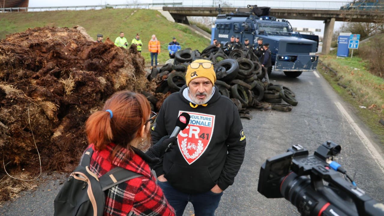 Au micro de Val-de-Loire TV, James Boucher, de la Coordination rurale, détaille la stratégie à venir pour la mobilisation.