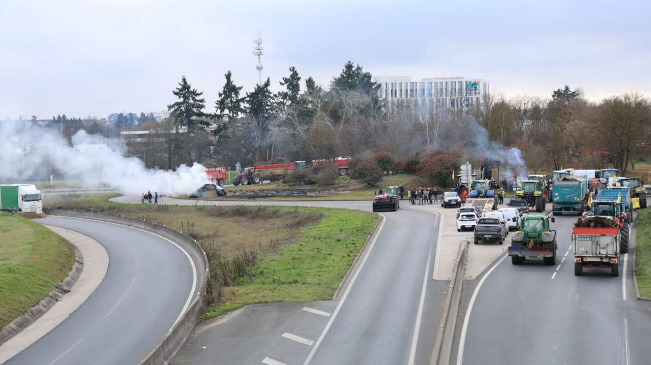 À Blois, le giratoire de Cap-ciné est à l’arrêt.