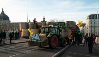 plus de 400 manifestants dans la rue