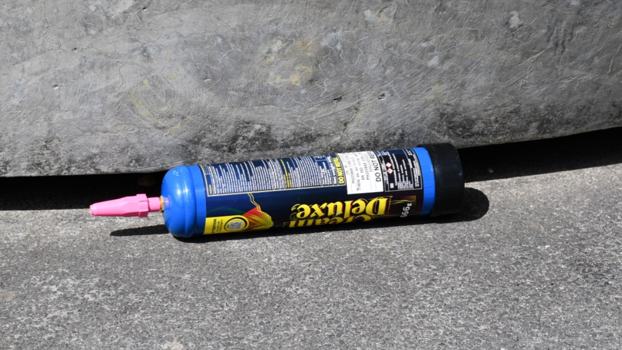 Gaz hilarant : face aux dérives, la préfecture du Rhône bannit le protoxyde d’azote