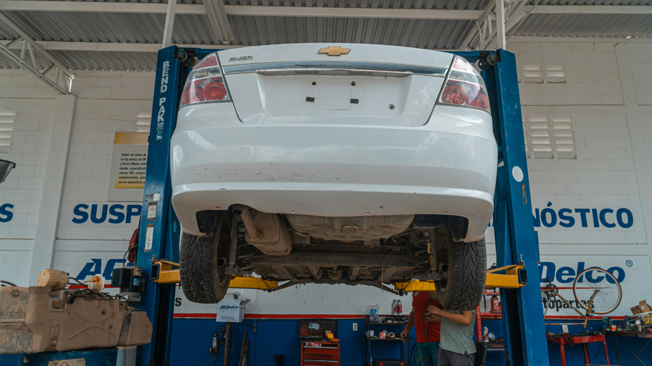 Travail dissimulé et étrangers sans titre :  la préfecture ferme un garage à Saint-Priest