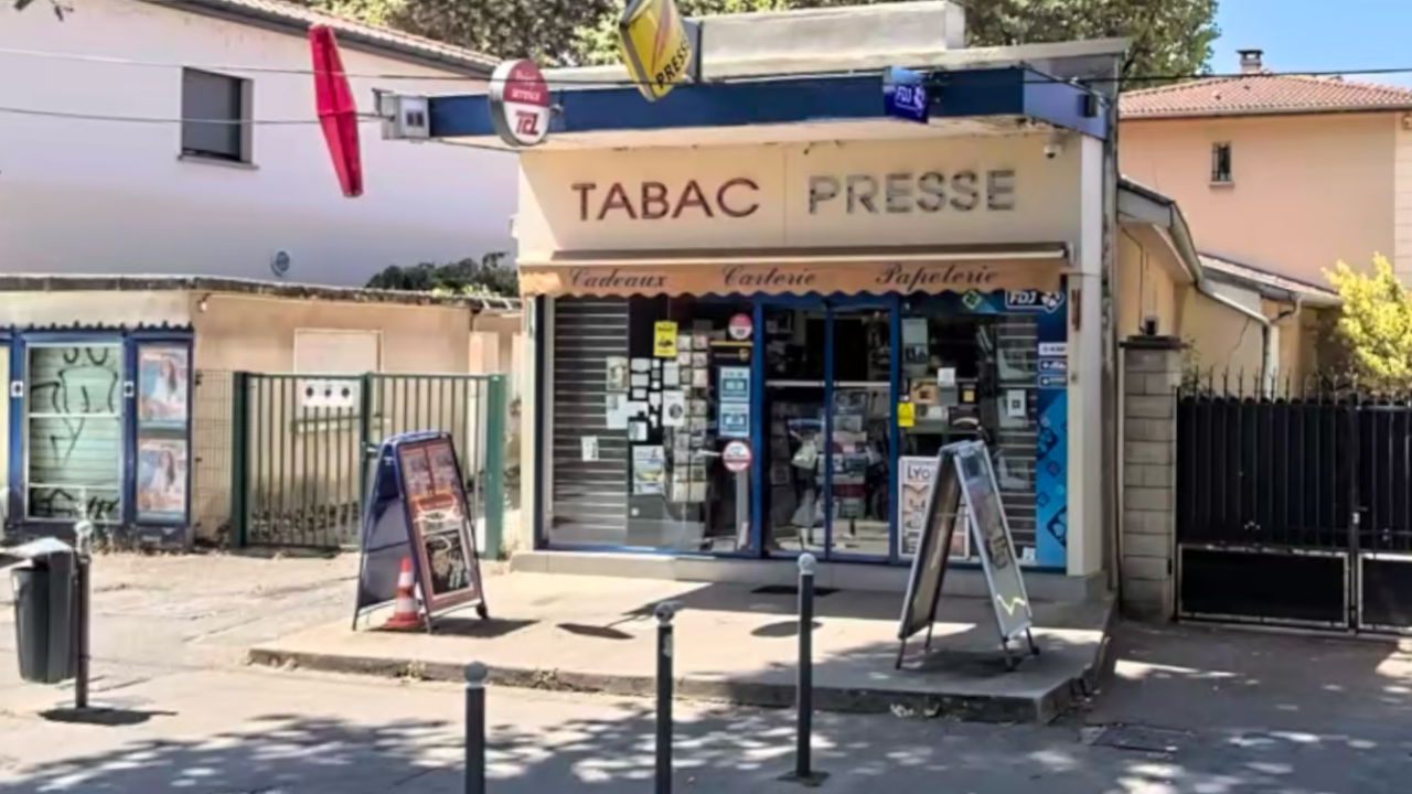 Trois individus recherchés après l’attaque d’un bureau de tabac près de Lyon
