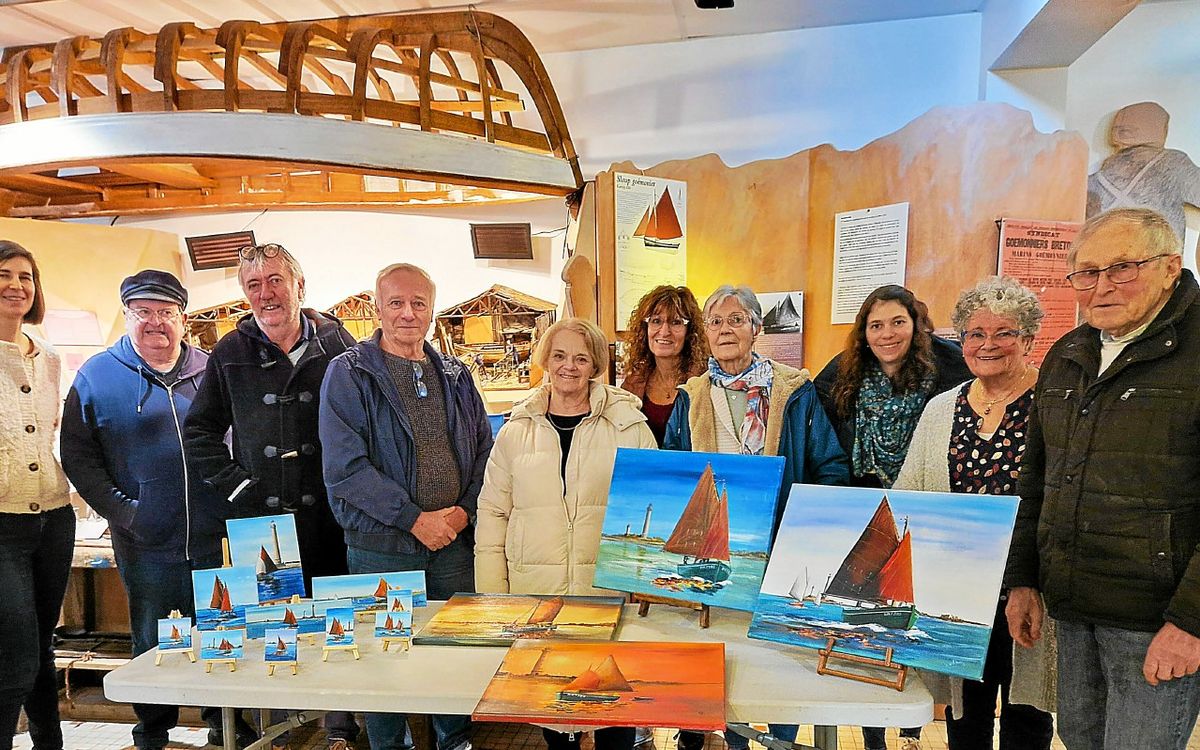 « On voulait aider avec nos petits moyens » : des patients des Agapanthes de Porspoder ont peint le goémonier Fleur des Îles pour financer sa restauration