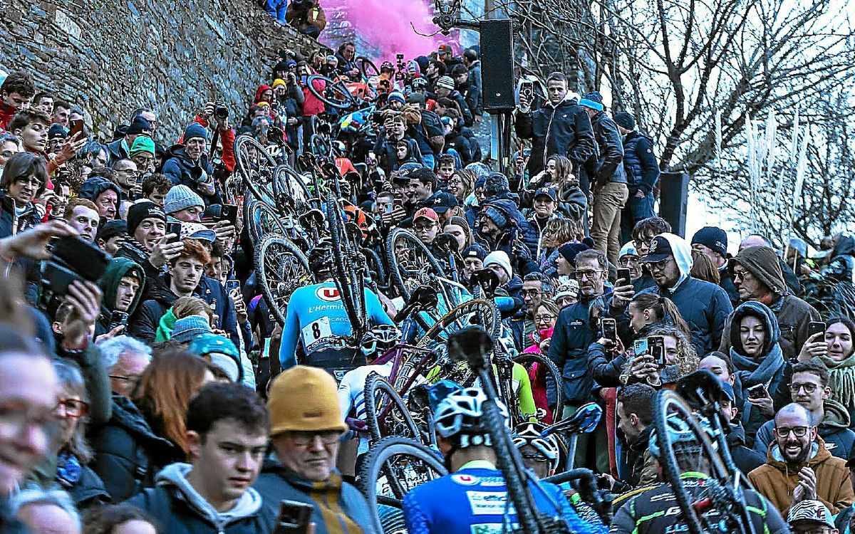Ravito #151 : 142 marches de Brélévenez, bac à sable, passerelle, ambiance belge ! Plongez dans la folie du cyclo-cross de Lannion [Vidéo] - Le Télégramme