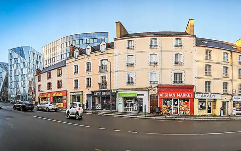 Voici à quoi ressemble le bas de la rue de l’Alma.