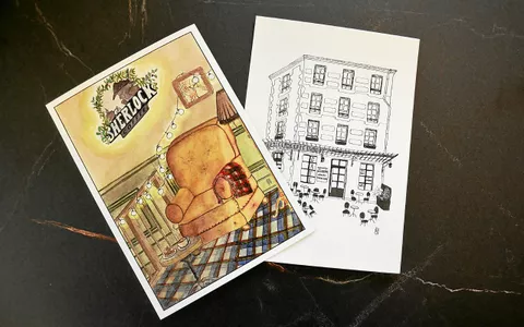 Les deux cartes postales qu’Aline Perez a dessinées pour le Sherlock Coffee, sont disponibles à la vente sur place.