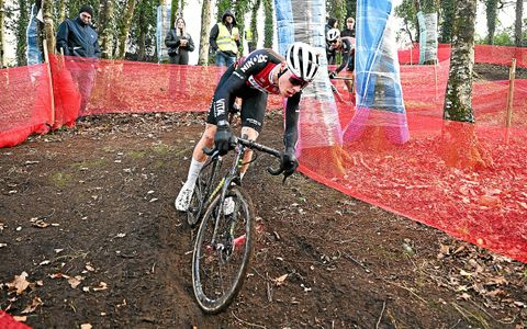 Maxime Vézie s’est imposé devant Malo Stevant pour un doublé du VCP Loudéac.