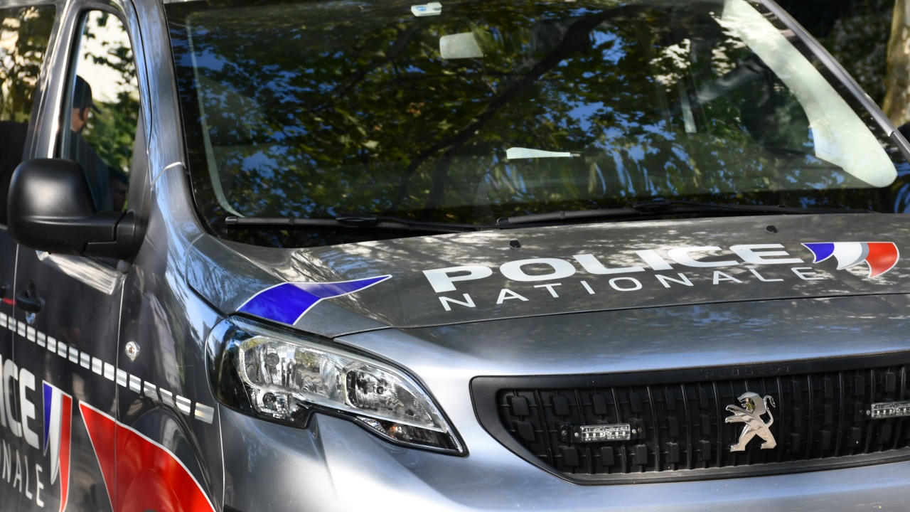 une dispute dégénère dans un appartement, un jeune homme grièvement touché par arme blanche