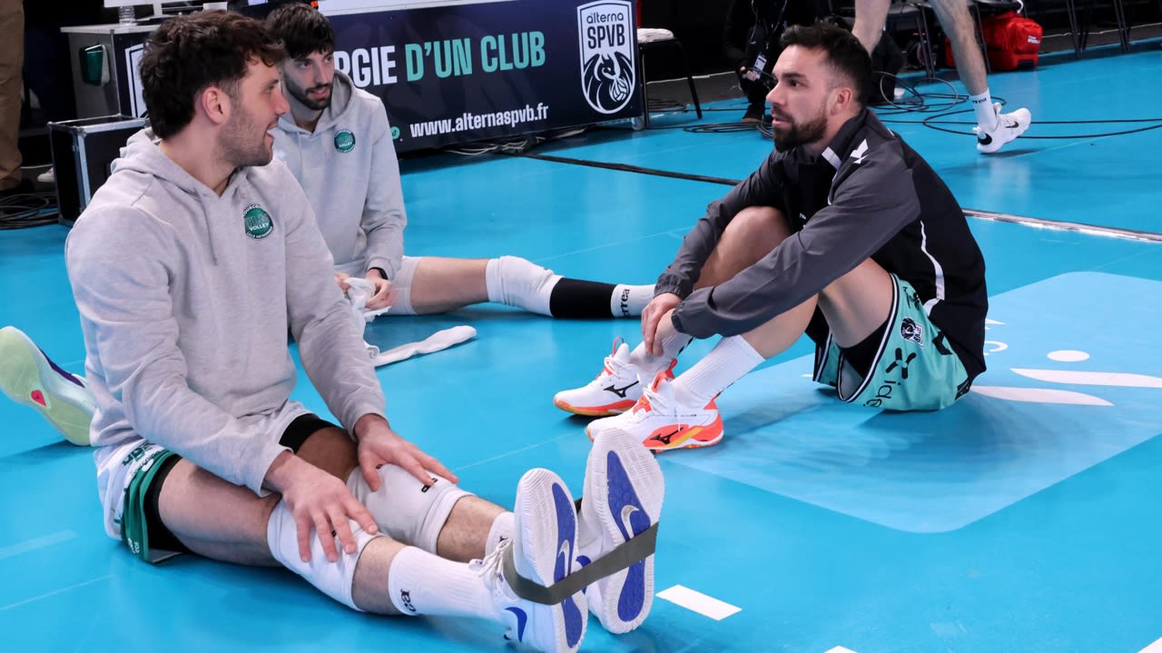 Franco Massimino en discussions avec ses compatriotes argentins.