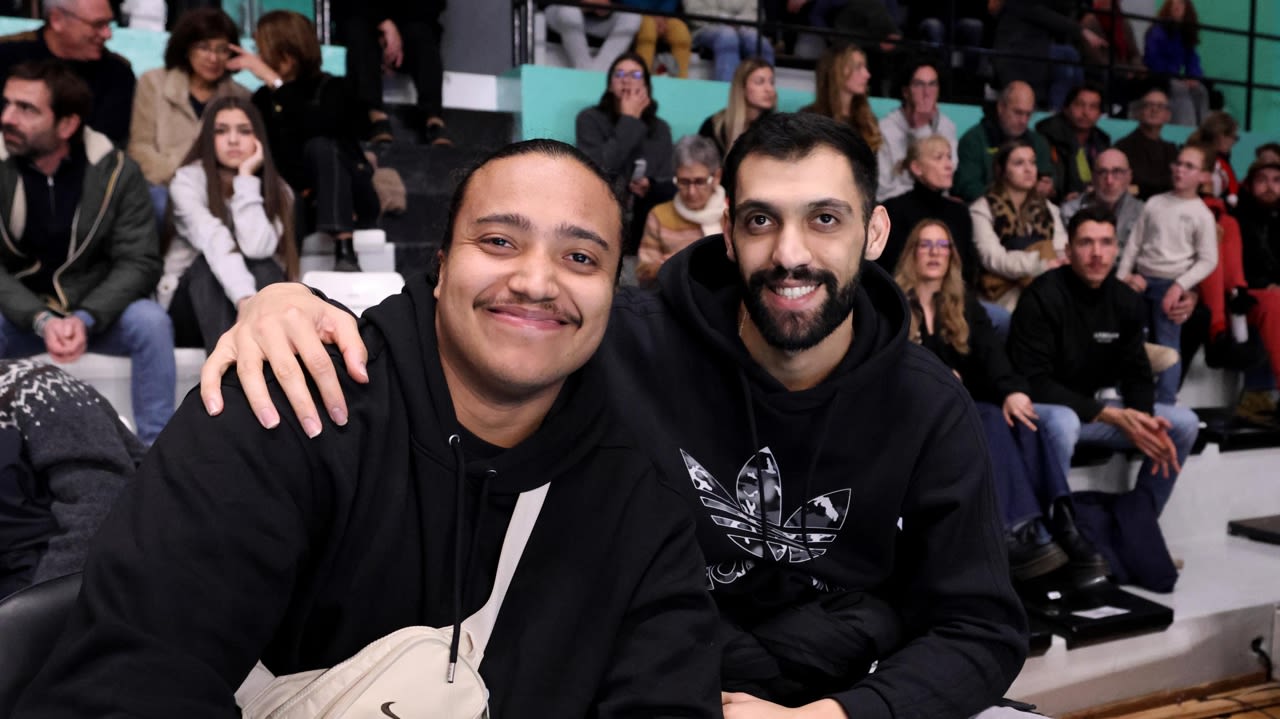 Anatole Chaboissant et Armin Afshin Far en tribunes pour encourager leurs coéquipiers poitevins.