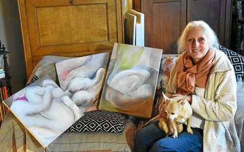 L’artiste belge n’a laissé sortie que quelques toiles, étroitement surveillées par Babeth, sa fidèle compagne à quatre pattes.