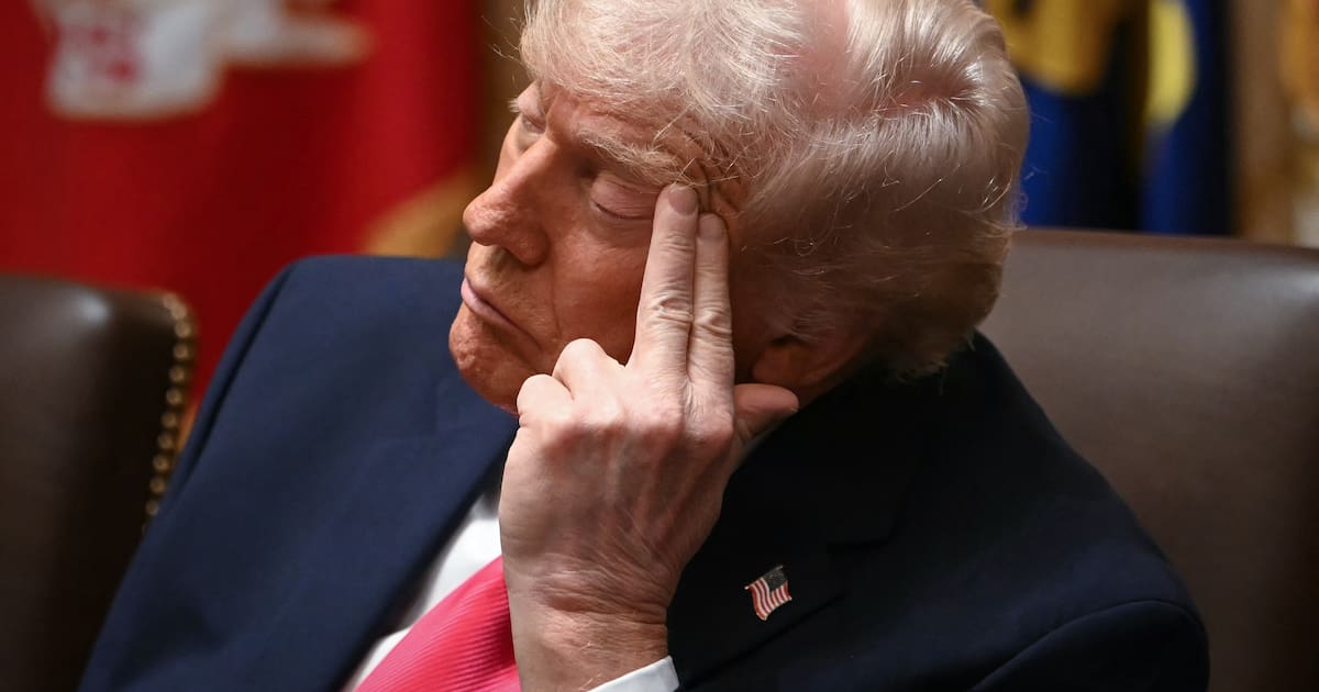 Donald Trump filmé en train de somnoler plusieurs fois en réunion, les doutes sur son état de santé se réveillent – Libération