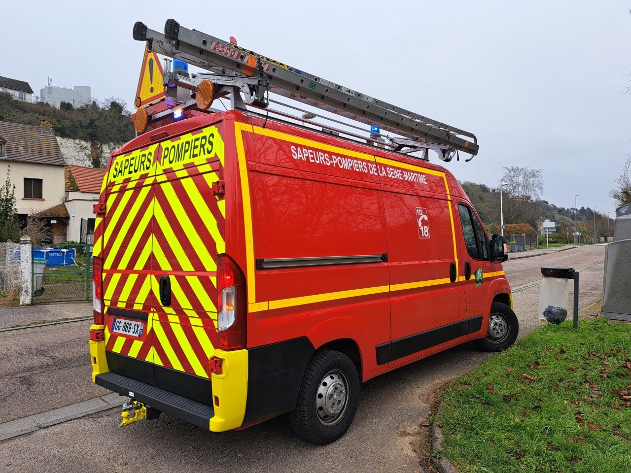 un incendie ravage une maison, une famille relogée