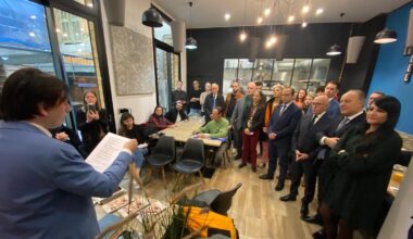 A Nice, candidats et journalistes signent un pacte de respect mutuel pour la campagne 2026