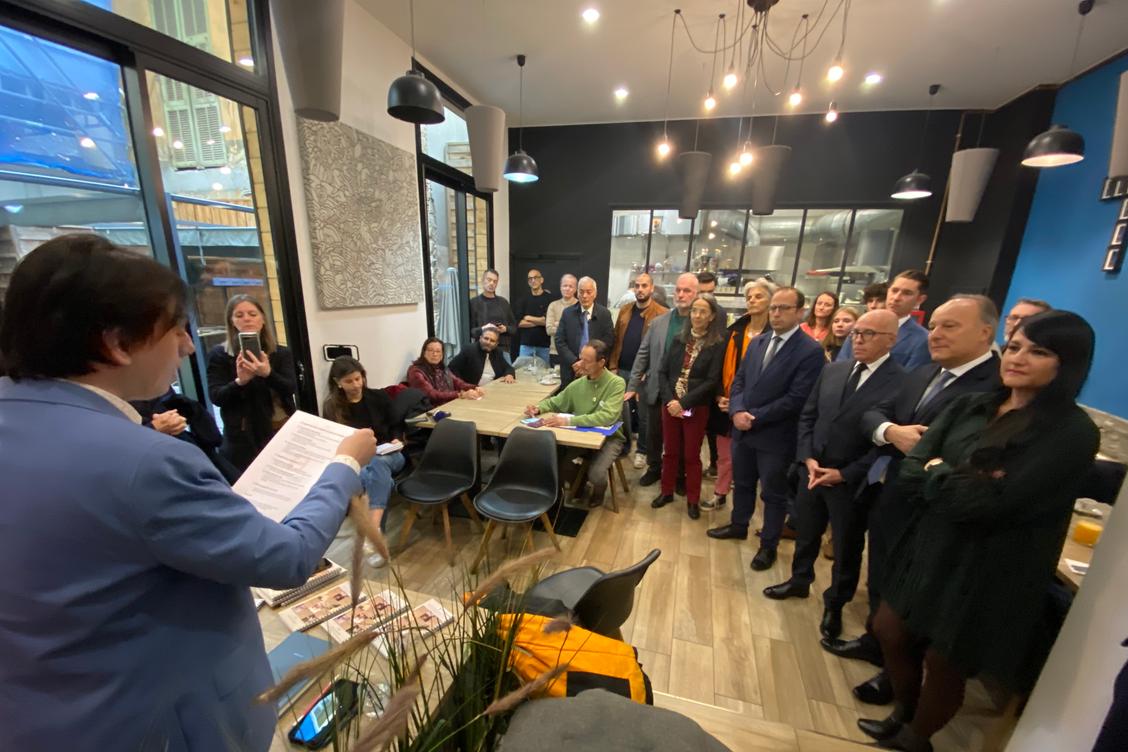 A Nice, candidats et journalistes signent un pacte de respect mutuel pour la campagne 2026