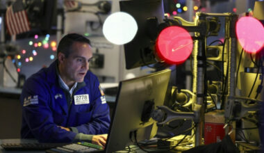 Wall Street clôture dans le rouge, s'inquiète de la tech - 12/12/2025 à 22:28