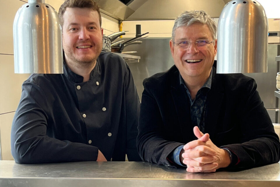 Rémi Navello gère le restaurant La Promenade à Lille (Nord) avec son père, Alain.