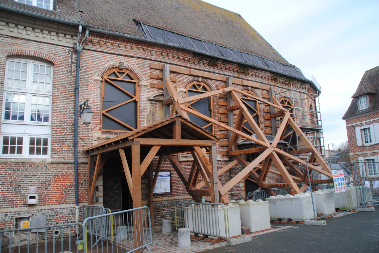 Des travaux pour étayer un mur de la chapelle de l'Hôtel-Dieu de Eu