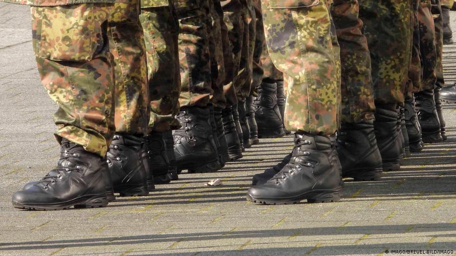 Le Bundestag allemand adopte le service militaire volontaire – DW – 05/12/2025