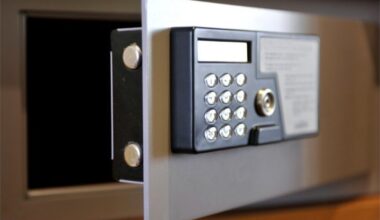 Lille. Ils pénètrent dans un resto rue Nationale et volent le coffre fort mais la BAC est à leurs trousses