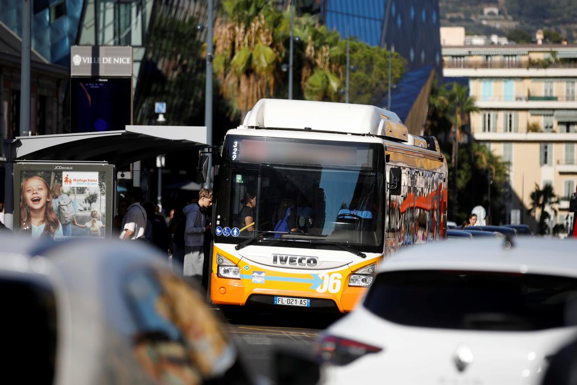 Garde à vue pour un chauffeur de bus niçois et son « remplaçant » improvisé âgé de... 16 ans
