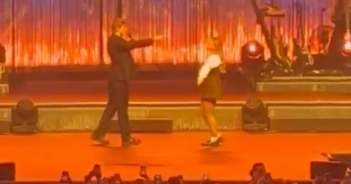 Pour son premier concert à Forest National, Héléna crée la surprise en invitant Pierre de Maere (vidéo)