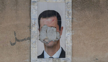 Jeux vidéo, exil doré… Un an après sa chute, Bachar al-Assad, le fantôme de Moscou, hante encore la Syrie