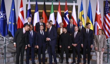 Alors que Volodymyr Zelensky annonce des "progrès" avec les Etats-Unis, l'UE propose une force multinationale