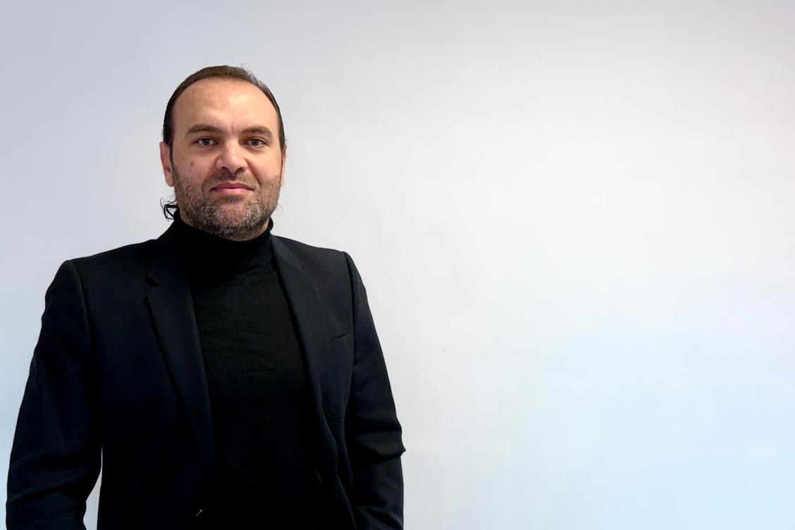 ancien journaliste à Damas, Rami Nofal, tente en vain d’obtenir le droit d’asile pour « vivre dignement »