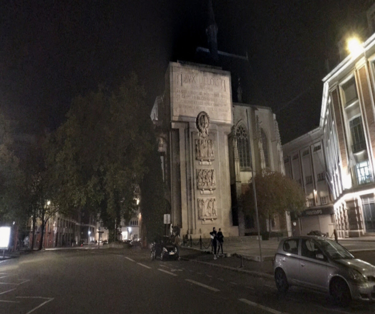 Lille. Au pied du Palais Rihour, la BAC ne manque pas une miette d'une transaction suspecte