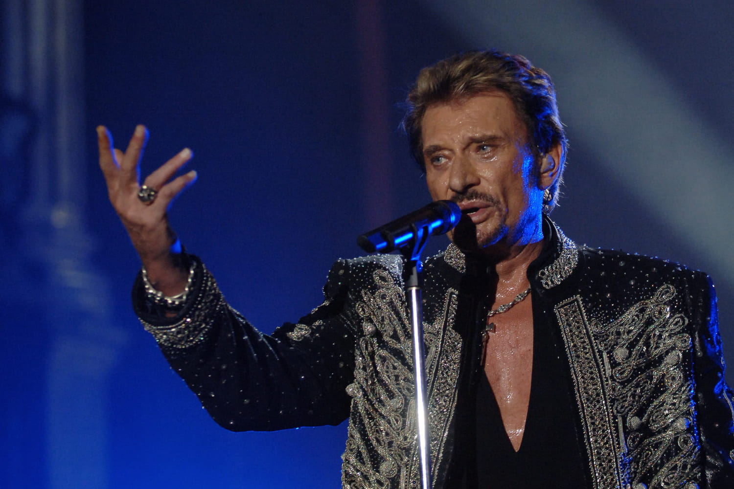 la nouvelle chanson de Johnny Hallyday est-elle ratée ? Pourquoi elle était dans un carton ?