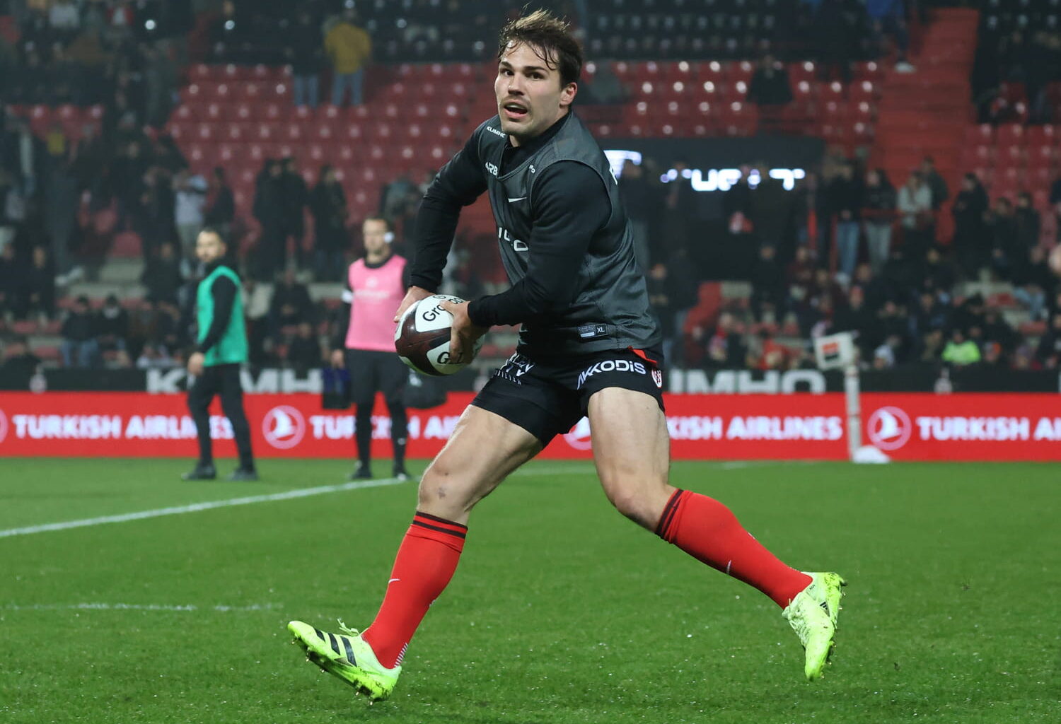 Toulouse : Mola fait un choix osé pour Dupont... chaîne, compos