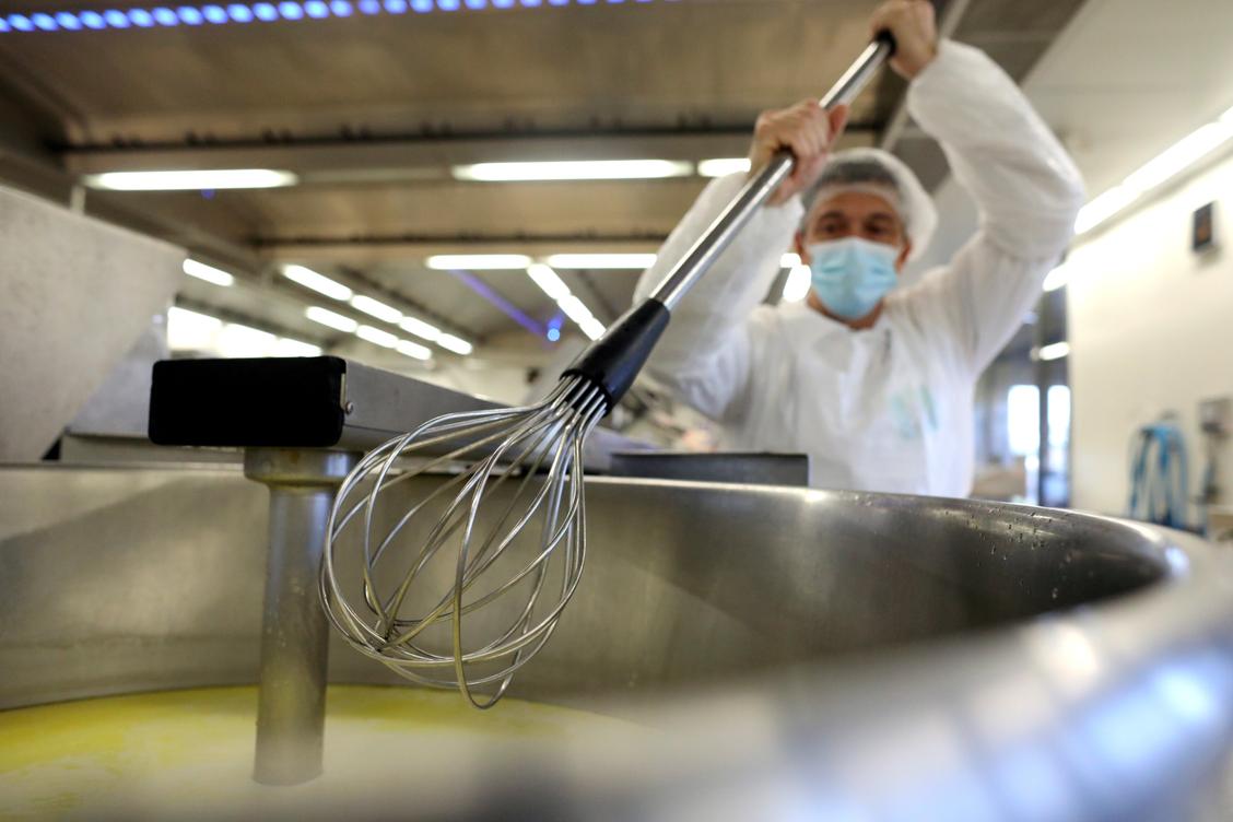 Comment peut-on cuisiner 26.000 repas par jour ? Immersion au service de restauration scolaire de Nice