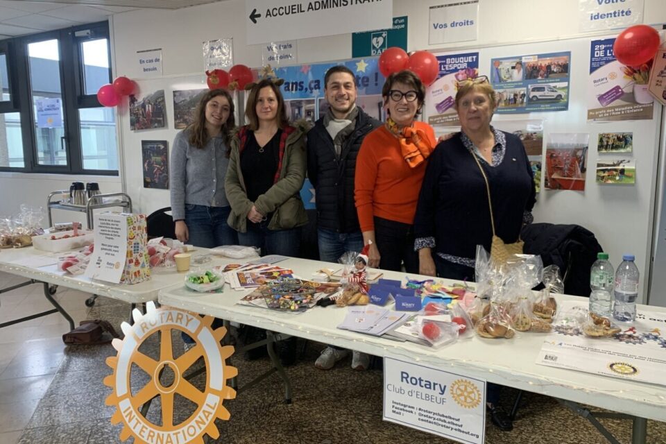 Le Rotary Club d'Elbeuf, qui finance les interventions des clowns, était au rendez-vous pour fêter les dix ans de cette initiative.