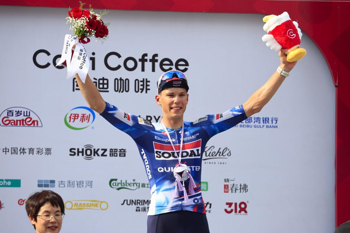 Soudal Quick-Step dévoile son maillot 2026 à l'aube d'un nouveau cycle - L'Équipe