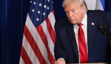 pour la première fois depuis son retour au pouvoir, Donald Trump oppose son veto à deux projets de loi