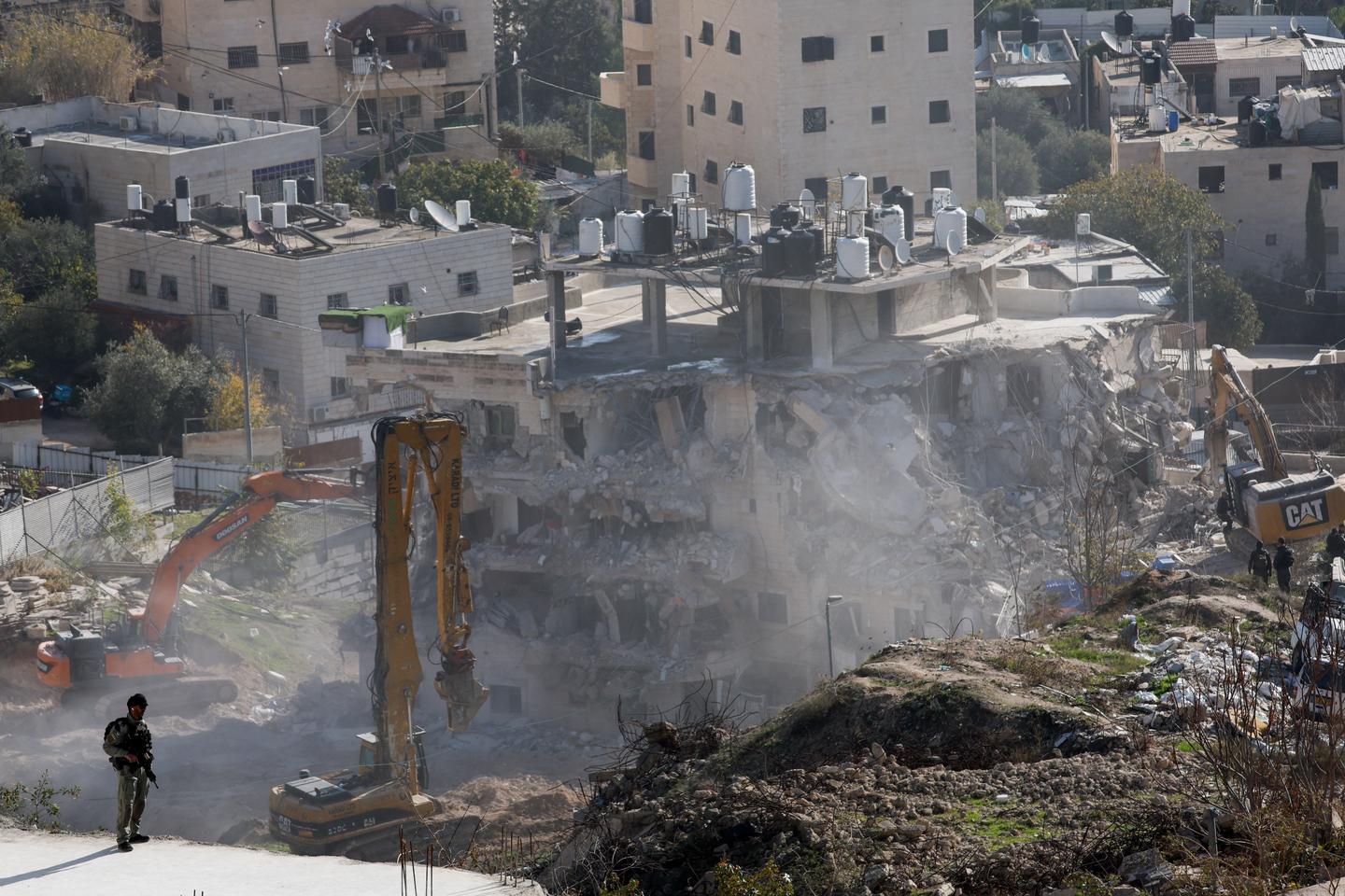 A Jérusalem-Est, un immeuble résidentiel palestinien jugé « illégal » détruit par les bulldozers israéliens