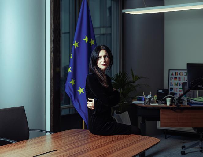 Pina Picierno dans son bureau du Parlement européen, à Bruxelles, le 12 décembre 2025.