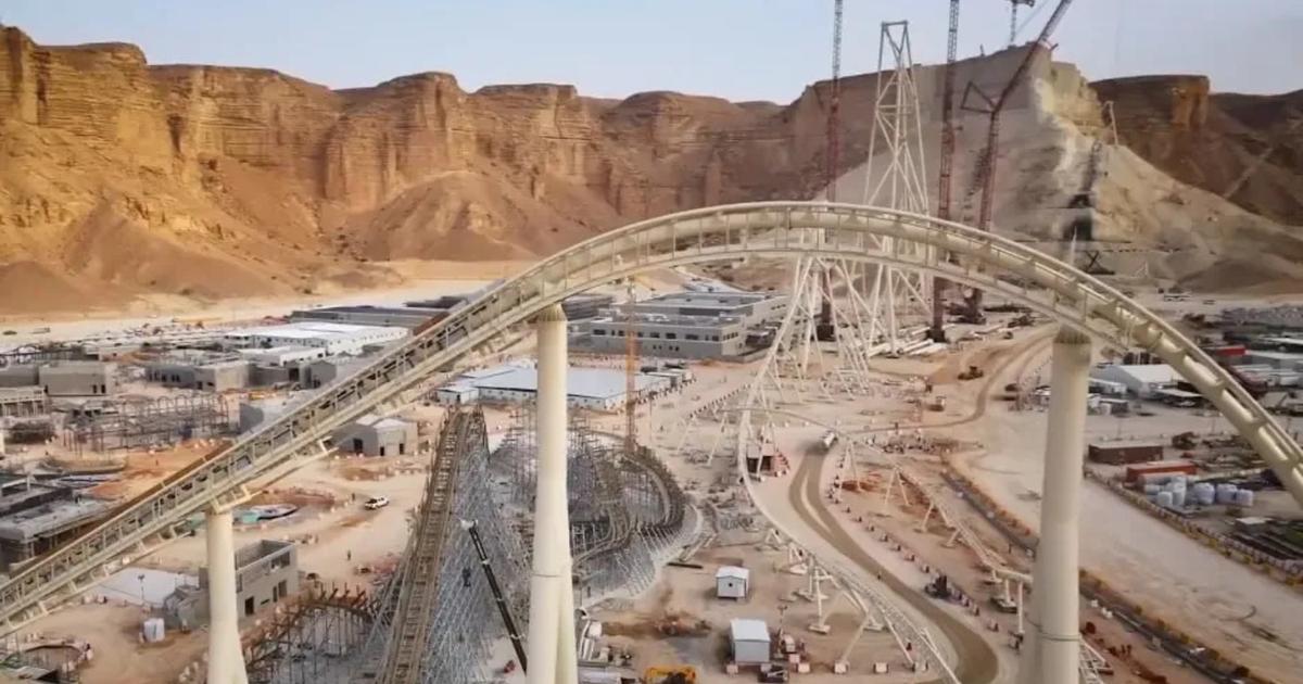 250 km/h, 195 m de haut, 4,3 km de long... L’Arabie saoudite inaugure une montagne russe de tous les records
